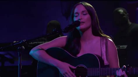 Kacey Musgraves Performs Her Single ‘Justified’ Naked On